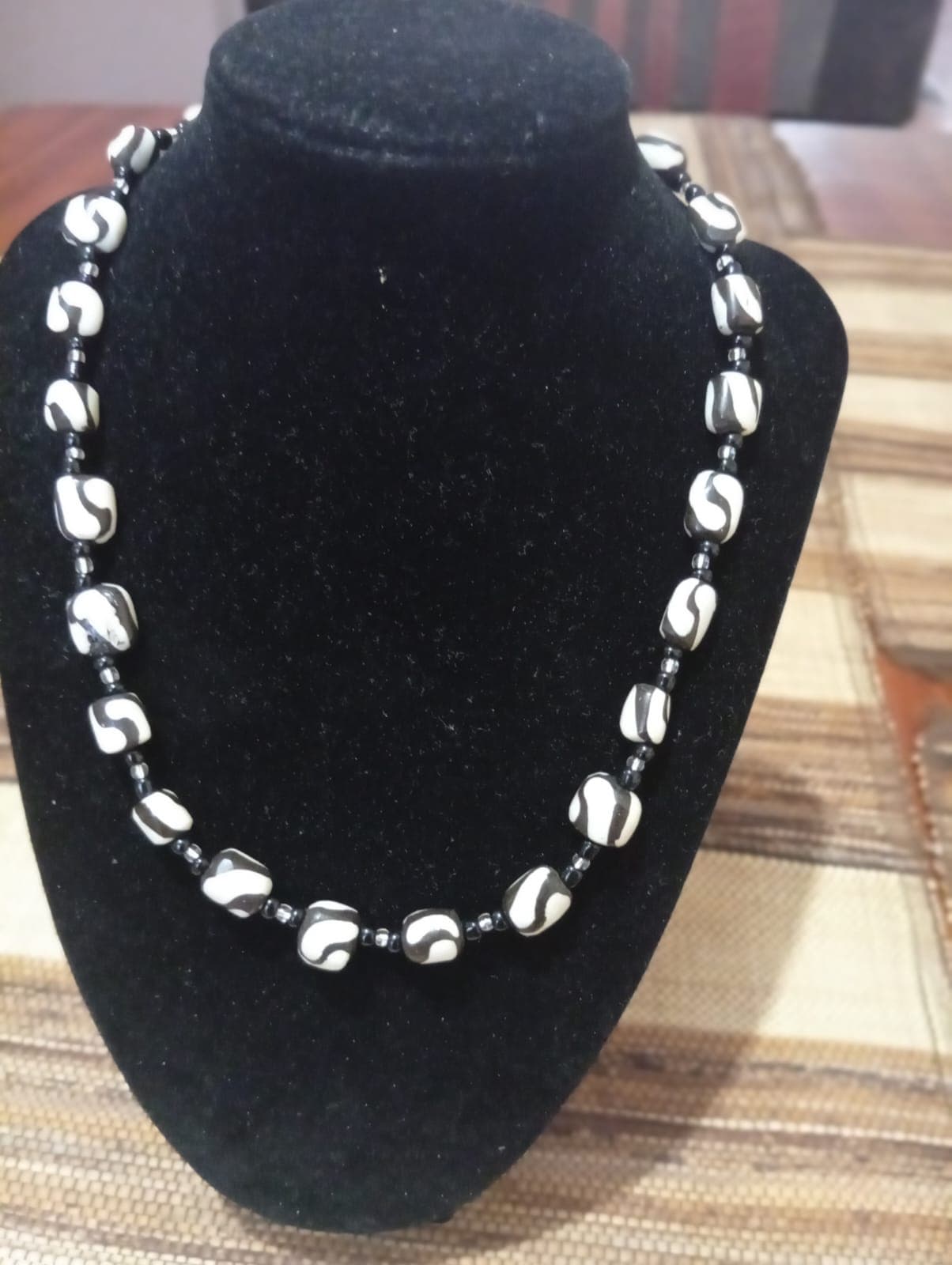 Men chocker piece