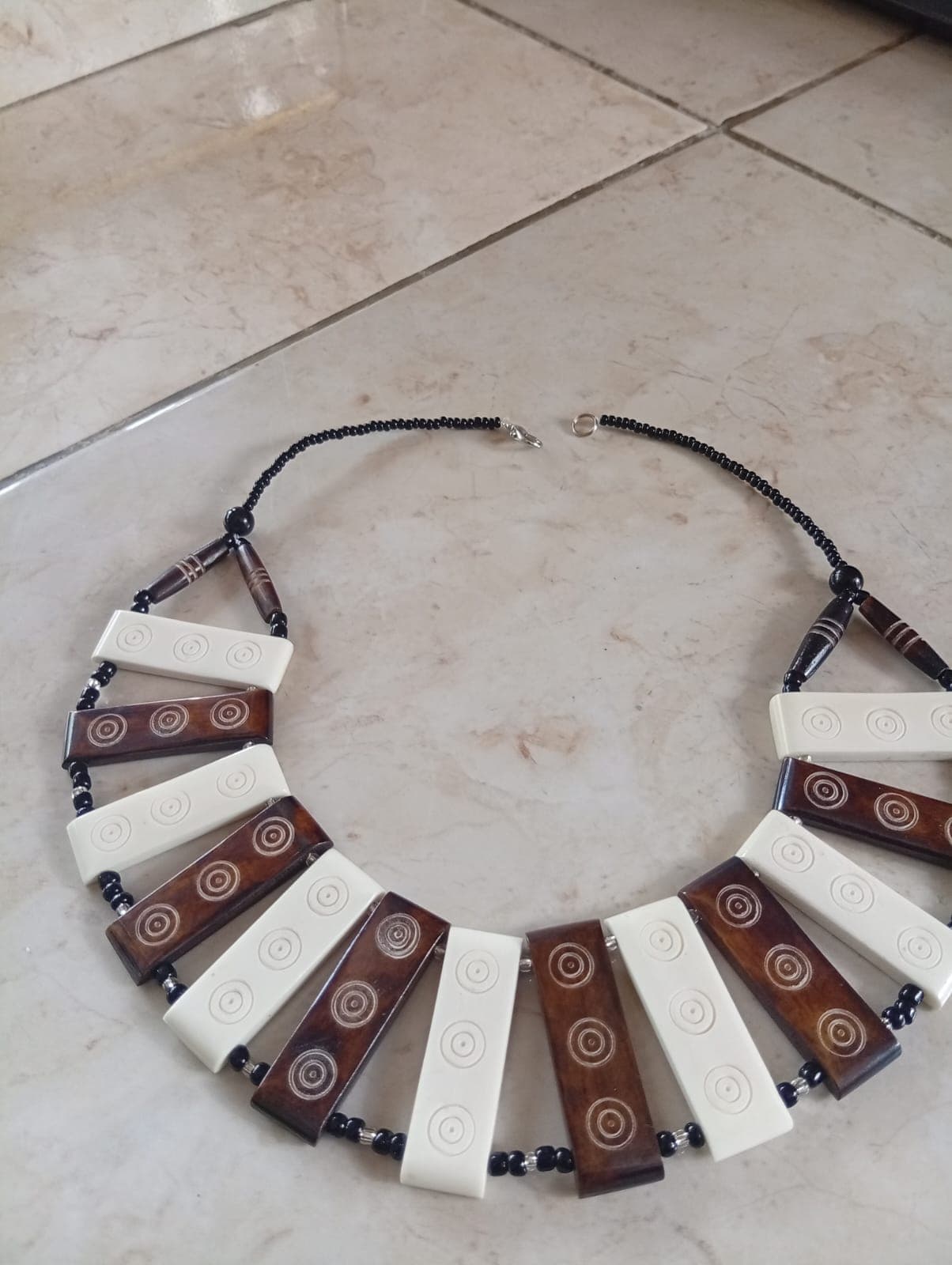Brown and white chocker necklace